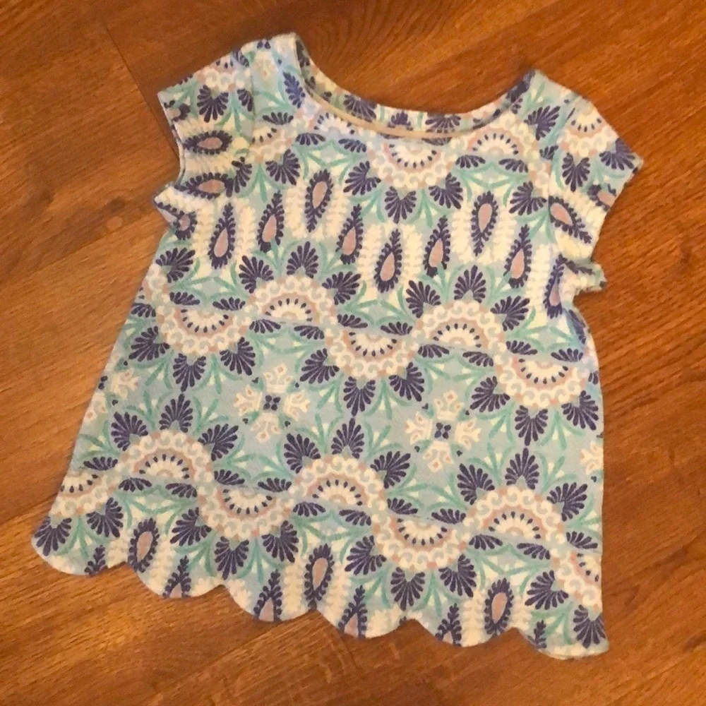 Boho print short sleeve top with scallop hem in 2T